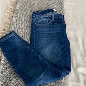 Paige Verdugo Crop - medium wash medium rise